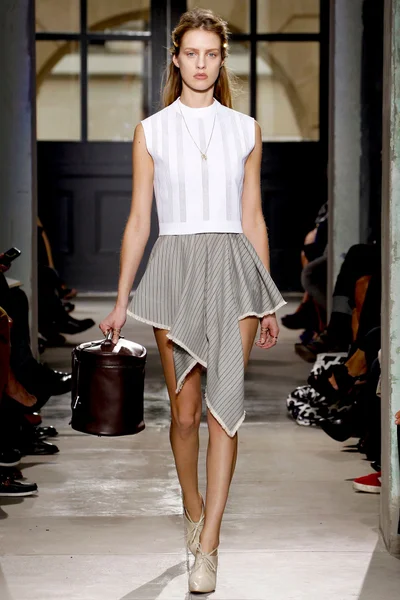 Look 16